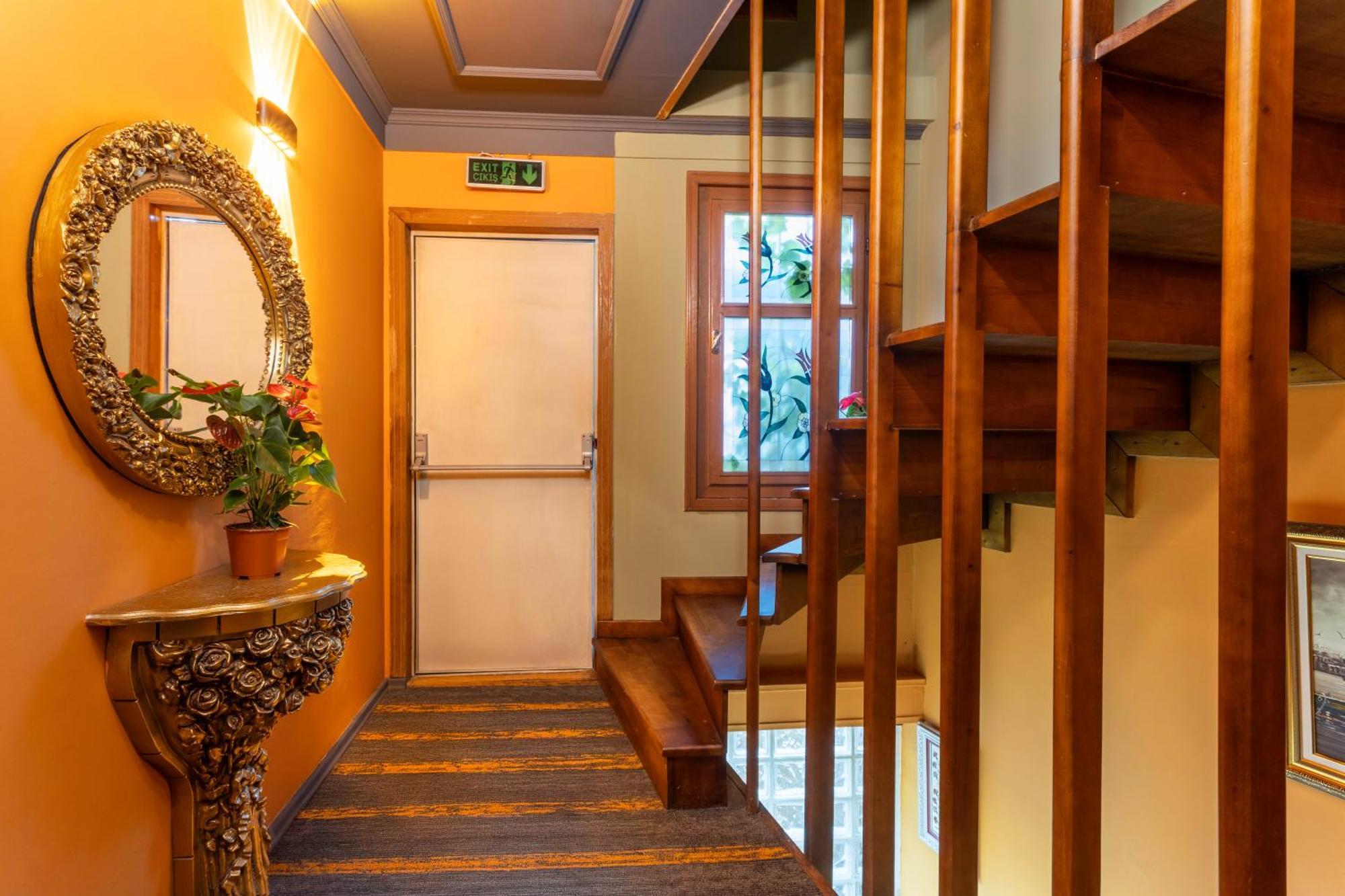 Wonder Wood Hotel Истанбул Екстериор снимка